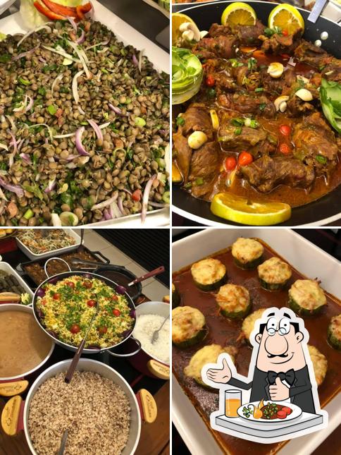 Comida em Salsa e Pimenta Chalé