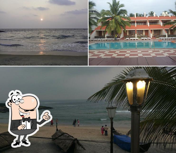 Enjoy the view at the outside area of Hotel Sea Face Kovalam