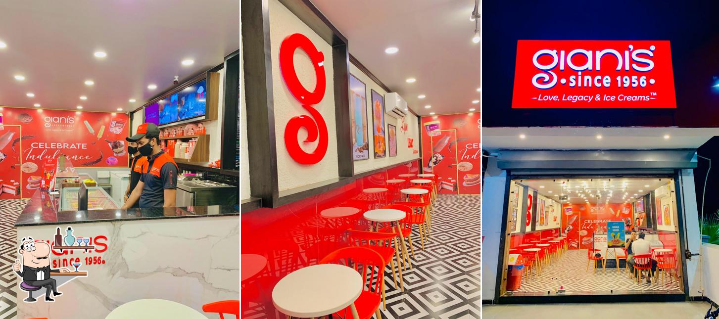 Check out how Gianis Ice Cream Shakes & Sundaes looks inside