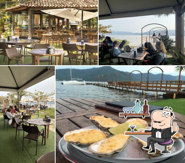 Sente em uma das mesas no Ponta das Caranhas