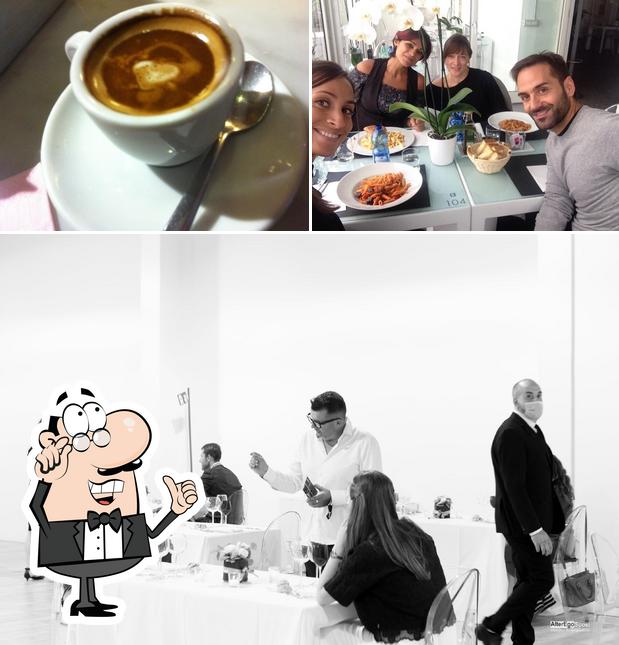 La immagine della interni e bevanda di Dada Cafè
