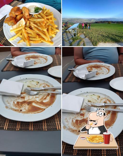 Prova a prendere un piatto di patatine a Panorama Restaurant Chutze