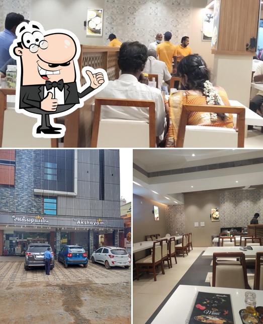 Here's a picture of Hotel Shree Akshayams