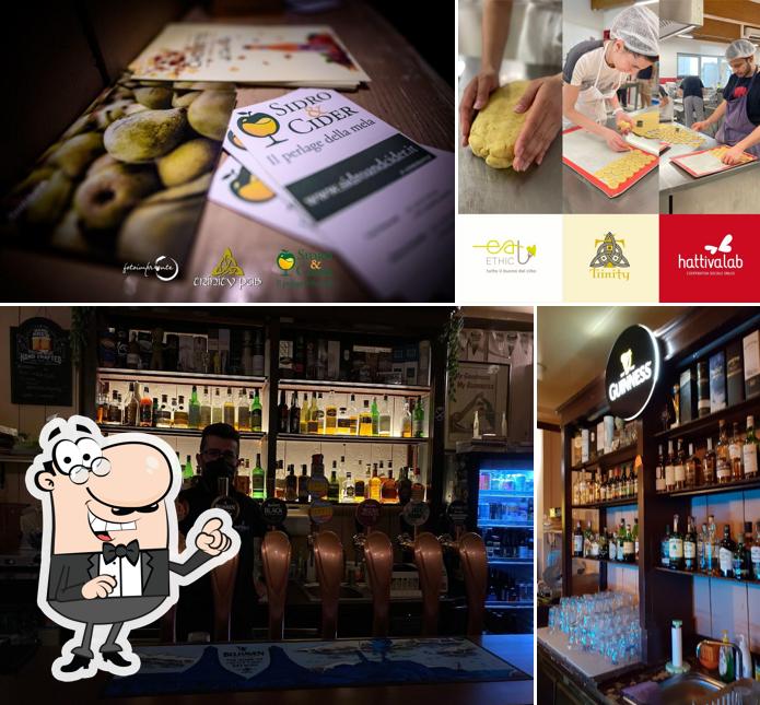 La immagine di esterno e cibo da Trinity Pub