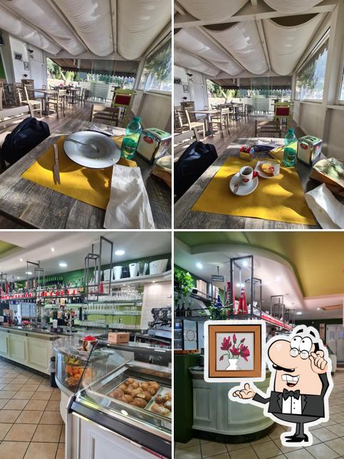 Siediti a un tavolo di Bar "Elleti"