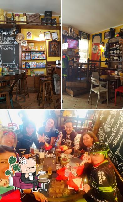 Dai un'occhiata agli interni di HAMBURGERIA BIRRERIA GARITTA BAR