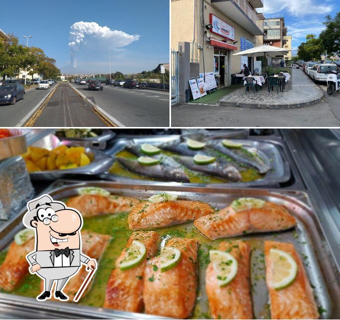 Tra le varie cose da Al Pesce Cotto si possono trovare la esterno e cibo