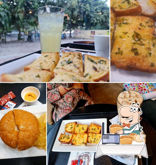 Garlic bread at Café Coffee Day