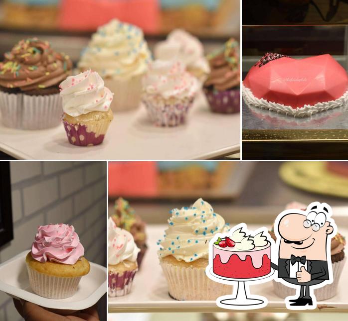 Here's a photo of FNP Cakes By Ferns N Petals