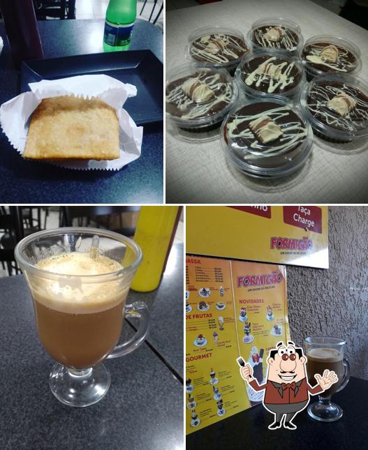 A comida e bebida do restaurante