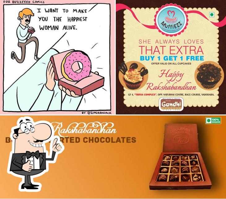 Look at the photo of Muffiezz