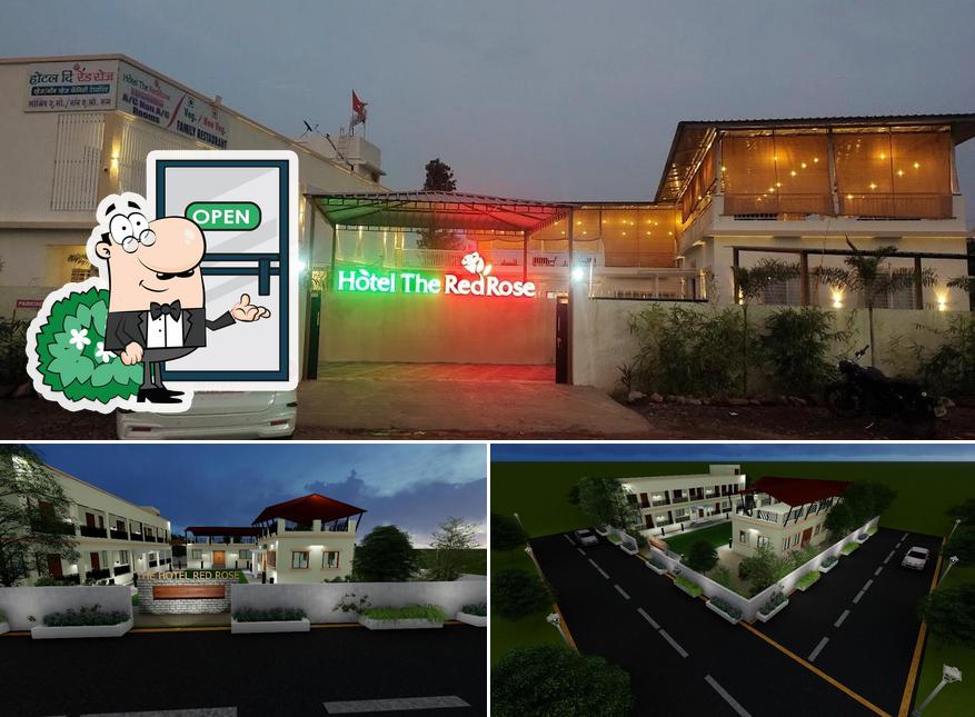 Enjoy the view at the outside area of Hotel The Red Rose Bar & Lodging