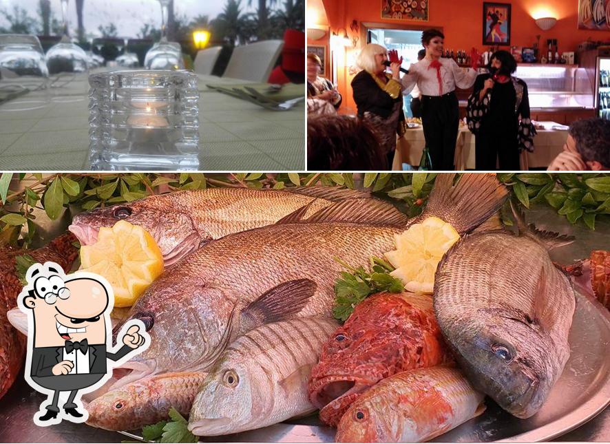 Ristorante Acquamarina si caratterizza per la interni e cibo