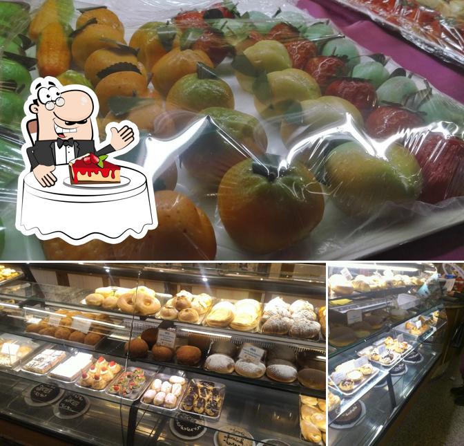 Pasticceria Gelateria Baratta offre un'ampia selezione di dessert