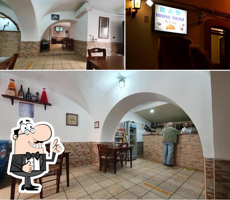 Guarda la foto di Young Twins Bar Pub