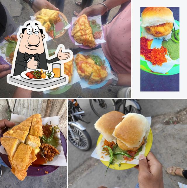Food at Warje Vadapav Center