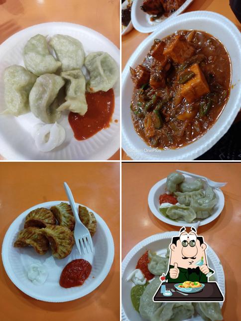 Food at Mama's Momos