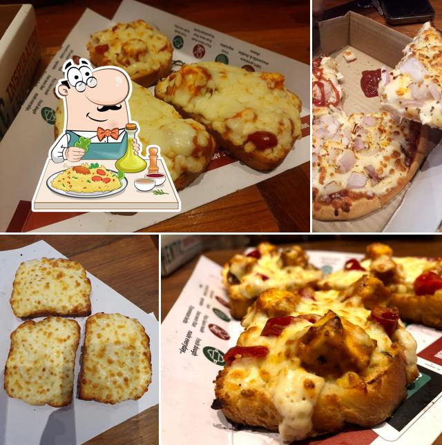 Food at La Pino'z Pizza-Chala, Vapi, Gujarat