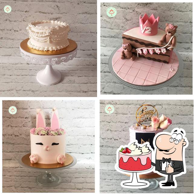 Here's a pic of The Cake Box Lady