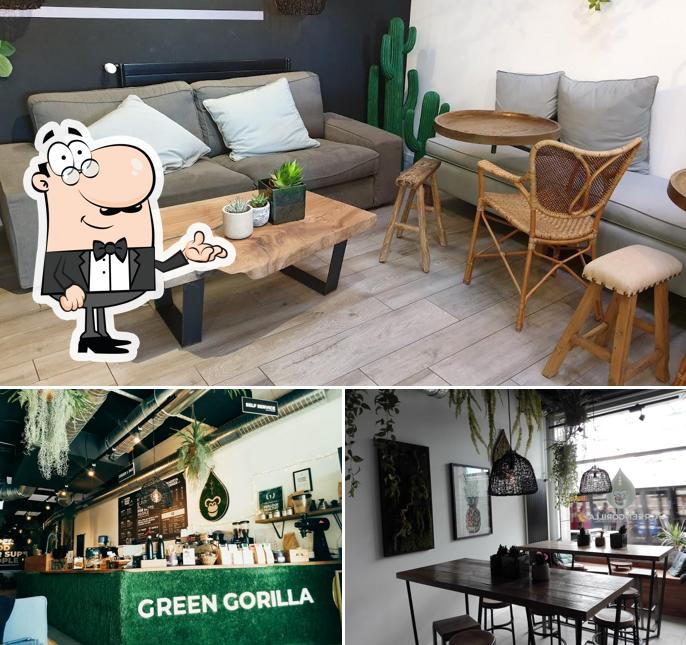 Dai un'occhiata agli interni di Green Gorilla Café
