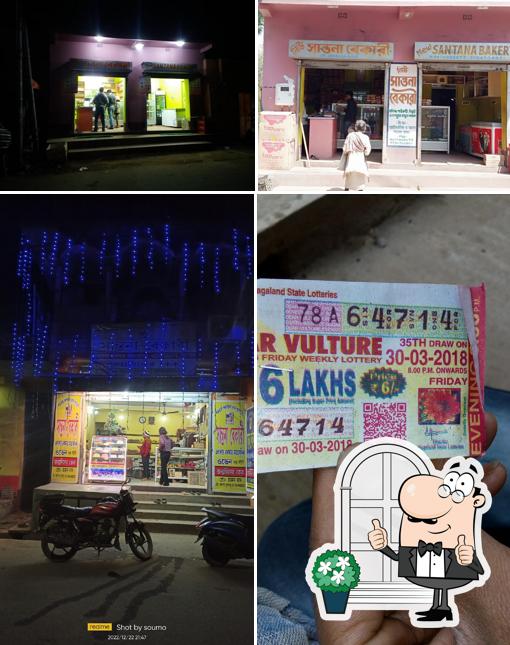 The exterior of New Santana Bakery