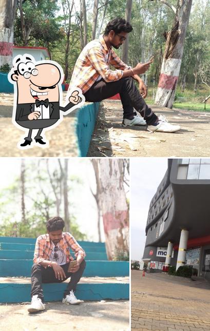 Check out how OYO 29695 New Hotel Gouri looks outside