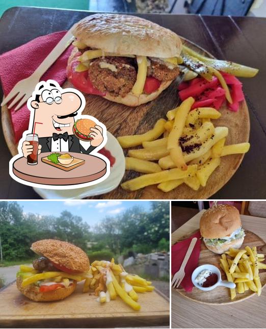 Prenditi un hamburger a Snack grill
