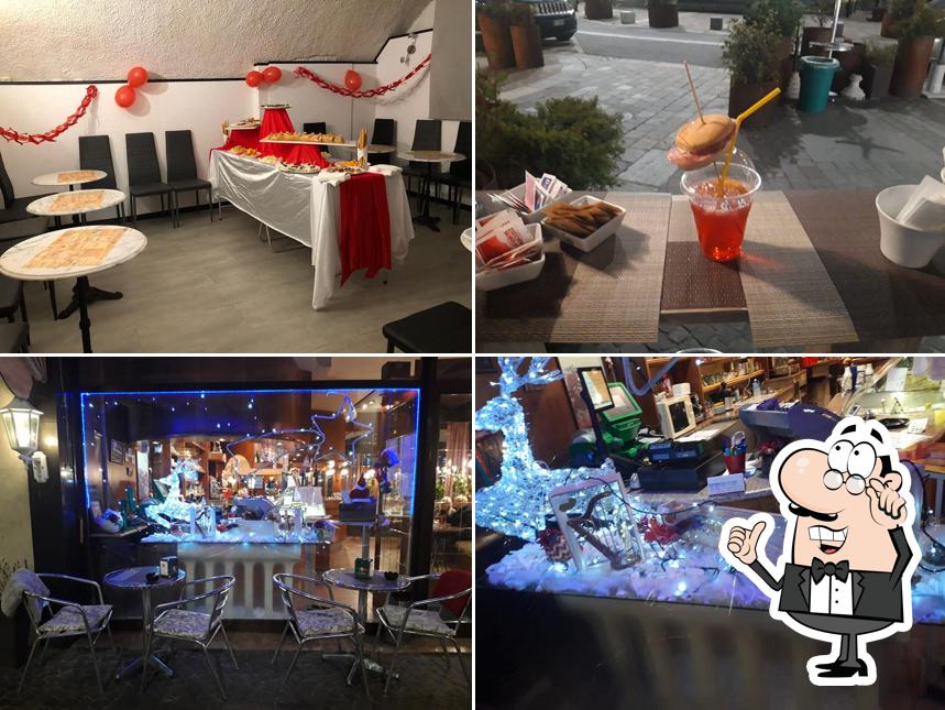 Dai un'occhiata agli interni di Cafe Du Centre