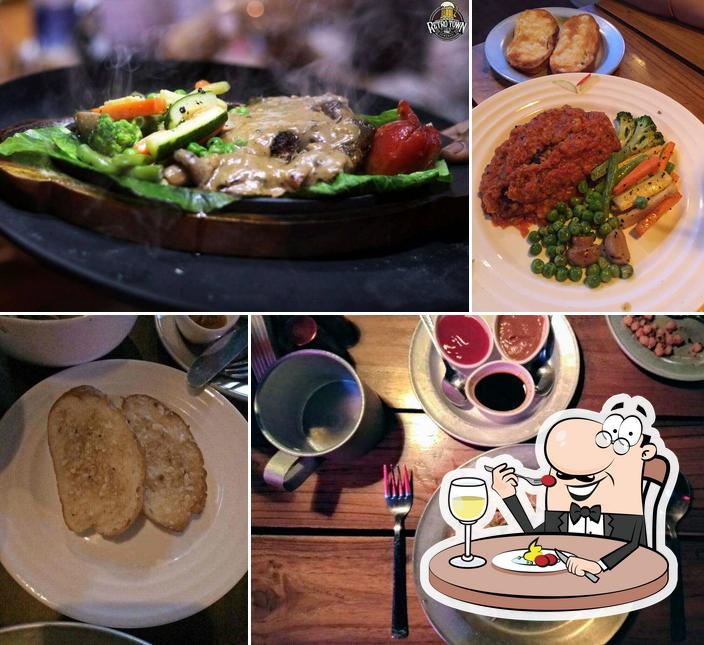 Food at RETRO TOWN