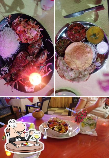 Food at Elina’s (Shiv Tandav) Bar & Restaurant