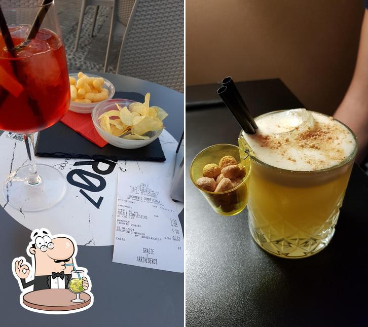 Prenditi un drink dal menu