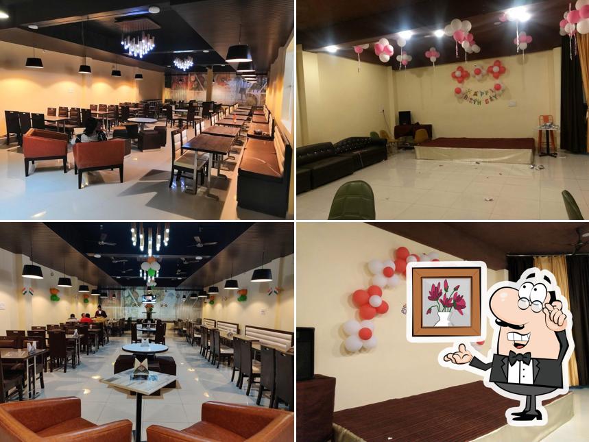 Take a seat at one of the tables at Vyanjan Vatika 'City Point