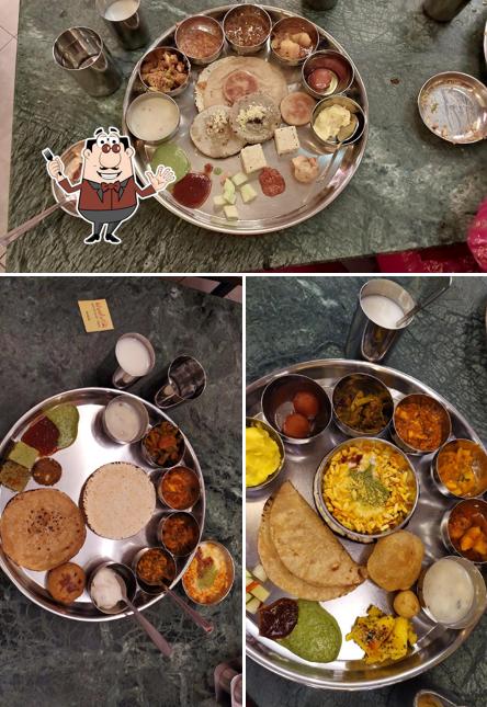 Food at Dhanvantari Gujarati Thali