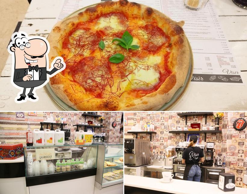 La interni e cibo del ristorante La interni e cibo del ristorante