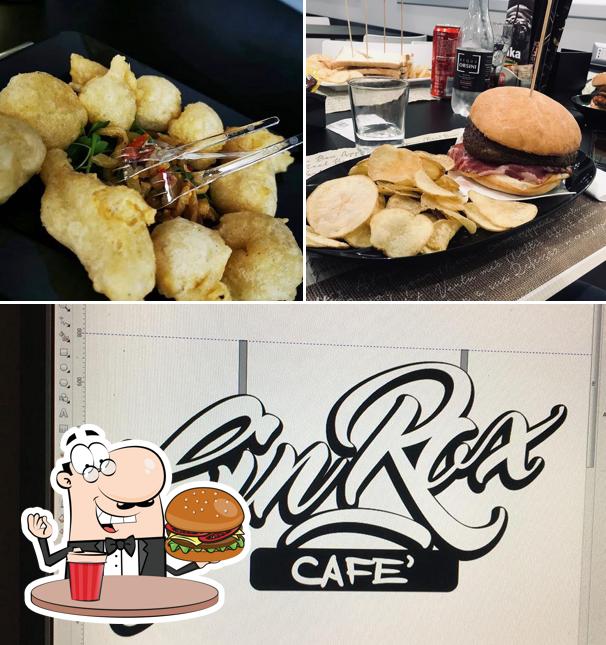 Prova un hamburger a Gin Rox Cafè