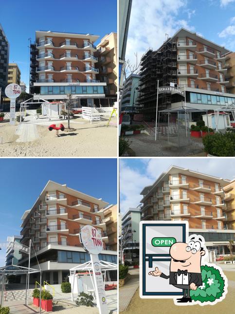 Puoi goderti l'aria fresca da seduto all'esterno di Hotel Marco Polo
