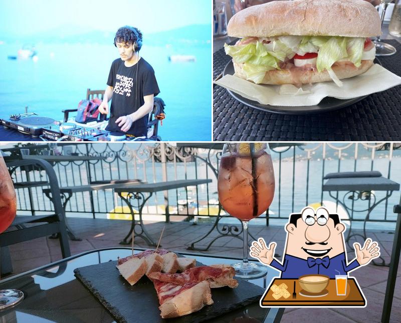 La cibo e interni del ristorante