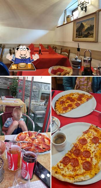 La foto della cibo e interni di Grotta Pizzeria Mirta