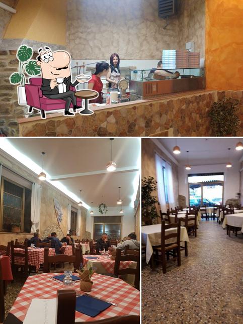 Dai un'occhiata agli interni di Pizzeria Siro