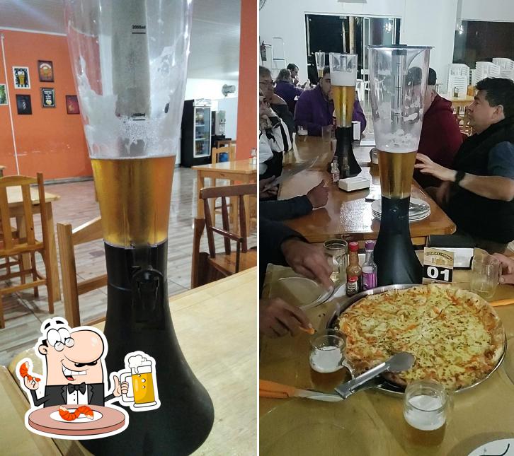 Você pode tomar uma tulipa de cerveja leve ou escura
