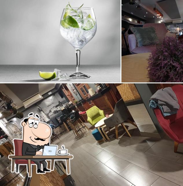 L'insolito LOUNGE & BAR si caratterizza per la interni e cibo