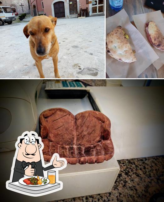 La foto della cibo e esterno di Pizzeria Su'n Piazza