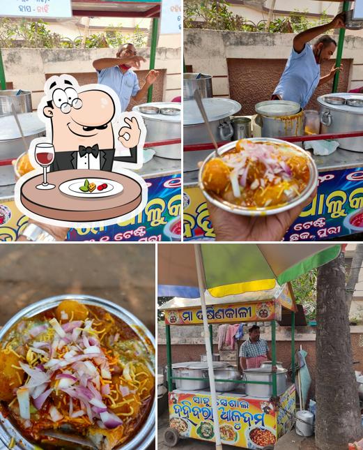 Food at sahoo Dahibara aaloodum stall Puri
