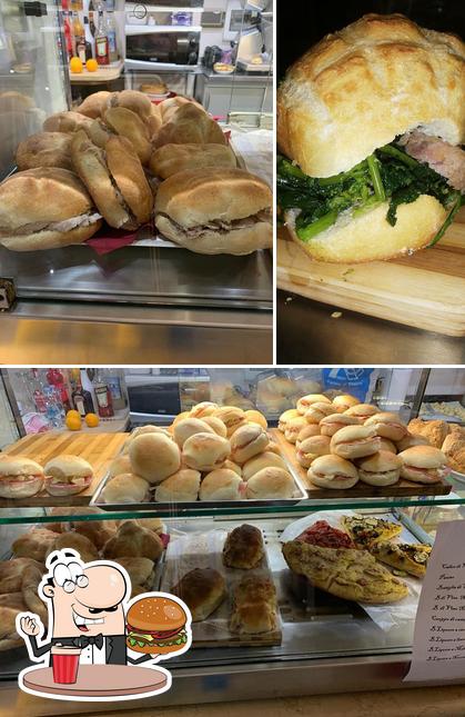 Ordina un hamburger a Trivio Caffè