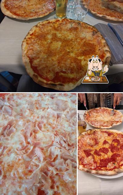Prenditi una pizza a Pizzeria Leon D'Oro