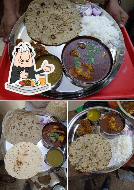 Food at द चुलांगण मटण भाकरी