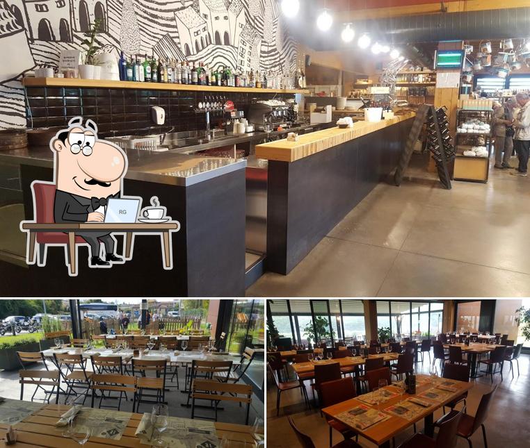 Gli interni di Prosciutteria IE San Daniele