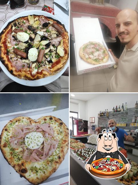 Scegli una pizza a Bar Pizzeria Plaza Caffè