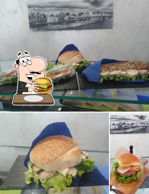Prenditi un hamburger a Caffè del Porto