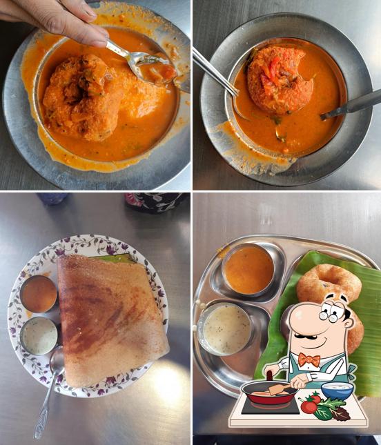 Chicken curry at Shri Raghavendra Upahara